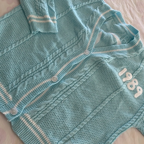 Taylor Swift Version 1989 Chunky Knit Long Sleeve Cardigan Oversized Medium NWT - Picture 4 of 9